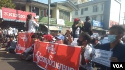 緬甸示威民眾抗議政府軍發動政變。