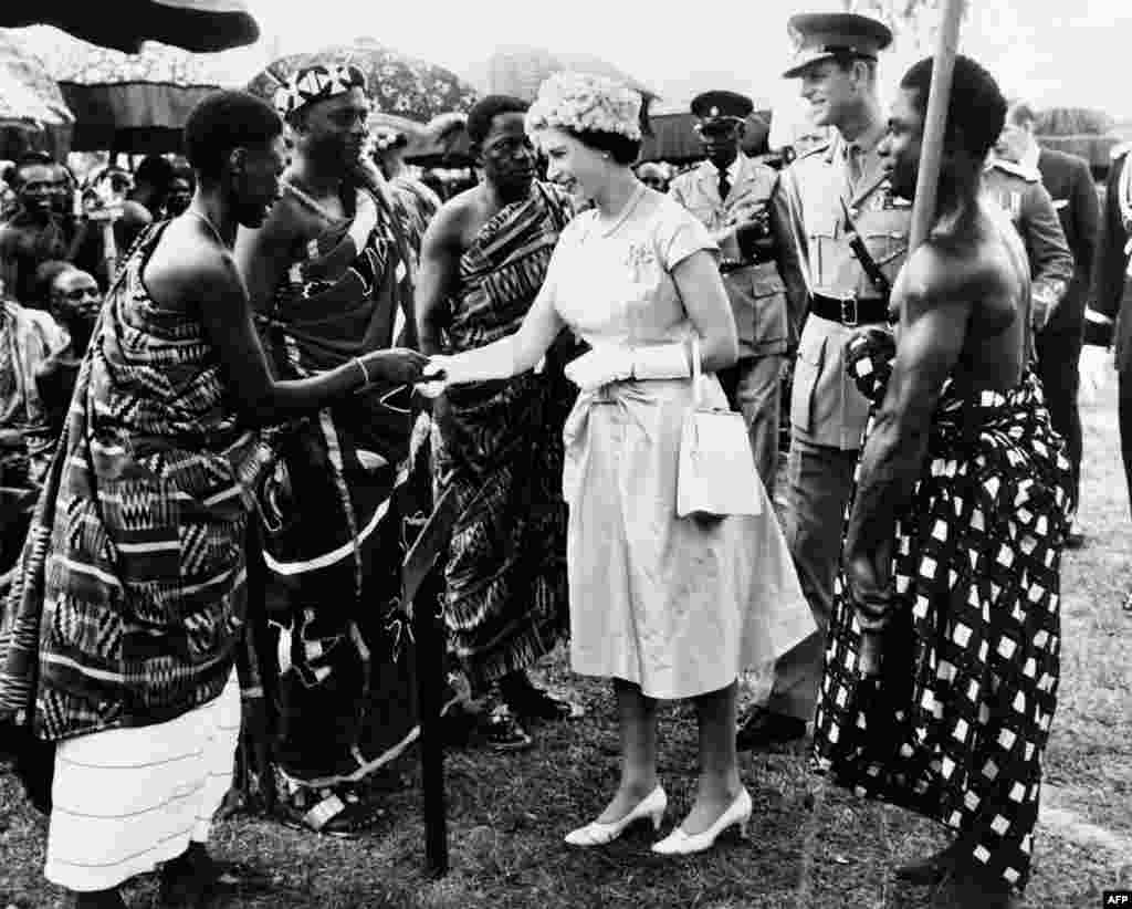 Giiftii Elizaabet II, Gaanaa, Sadaasa1 17 1961 (Suuraa AFP)