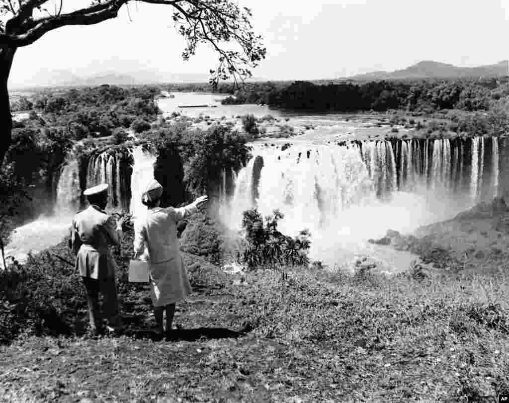 Giiftii Elizaabet II Itoophiyaa, Guraandhala 5, 1965 (Suuraa AP)