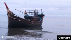 Kapal pengangkut 119 pengungsi etnis Muslim-Rohingya yang tiba di perairan Desa Bluka Tebai, Kecamatan Dewantara, Kabupaten Aceh Utara, Provinsi Aceh. Rabu 16 November 2022. (Courtesy: Pemkab Aceh Utara)