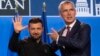 Presiden Ukraina Volodymyr Zelenskyy dan Sekjen NATO Jens Stoltenberg menyelesaikan konferensi pers di sela-sela KTT NATO di Walter E. Washington Convention Center di Washington, DC, 11 Juli 2024. 