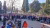 Protest zaposlenih u crnogorskom pravosuđu ispred zgrade vlade u Podgorici (Foto: VOA)