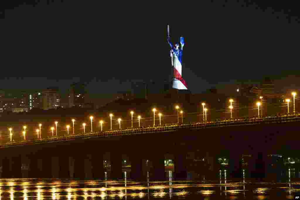 ამ ფორმით მიულოცა უკრაინამ აშშ-ს დამოუკიდებლობის დღე. 