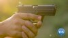 Brasil reduz armas para população, mas criminosos fazem contrabando pistolas e fuzis
