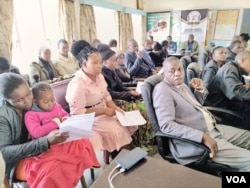 Amakhansila bavotele umkhokheli wekhansili yeGwanda omutsha eGwanda ngoLwesithathu.