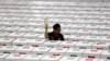 Seorang pekerja membawa bahan pemilihan saat menyiapkan kotak suara sebelum didistribusikan ke TPS di sebuah gudang di Jakarta, 15 April 2019. (Foto: REUTERS/Willy Kurniawan)
