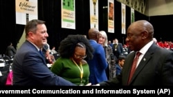 Mutungamiri wenyika yeSouth Africa VaCyril Ramaphosa, naVaJohn Steenhuisen vebato reDA.