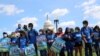 Sejumlah demonstran menggelar aksi unjuk rasa menyerukan pembukaan kesempatan bagi para migran untuk mendapatkan kewarganegaraan di Gedung Capitol di Washington, pada 20 September 2021. (Foto: Reuters/Tom Brenner)