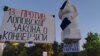 Figura od stiropora koja simbolizuje republičku javnu tužiteljku Zagorku Dolovac na protestu "Srbija protiv nasilja" (FoNet)