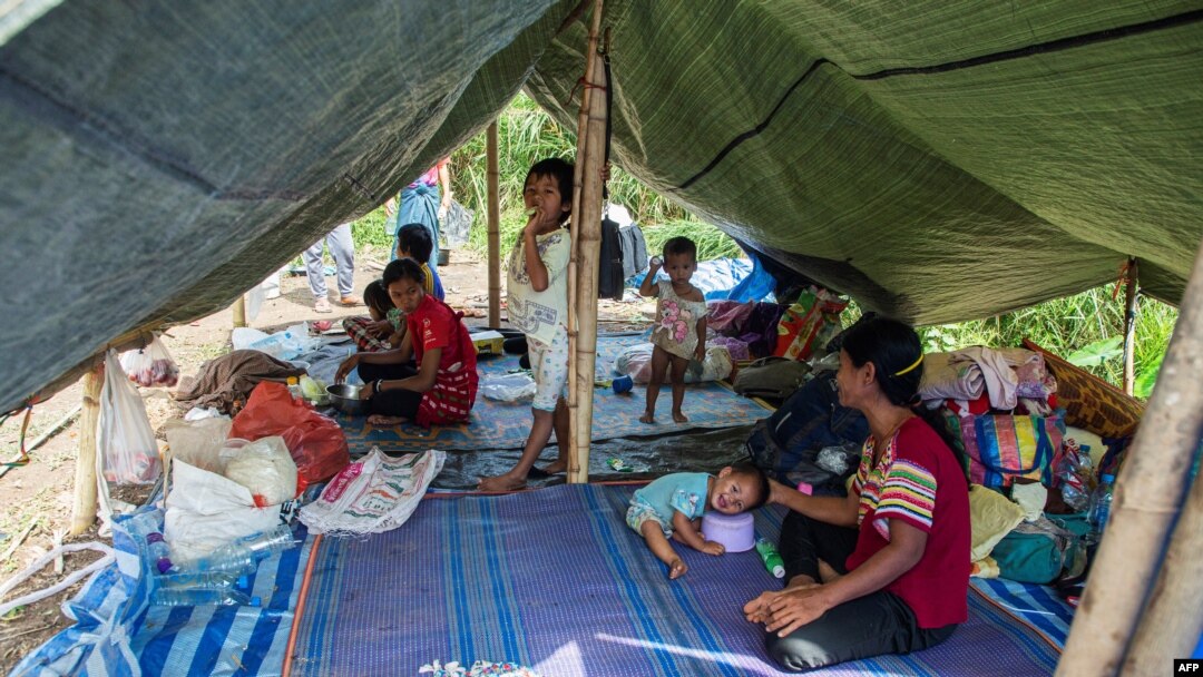 ယခင်မှတ်တမ်းရုပ်ပုံ | ထိုင်း-မြန်မာနယ်စပ်အနီး ကရင်ပြည်နယ်ထဲမှာ စစ်ဘေးရှောင်နေတဲ့ မြန်မာကလေးငယ်တချို့ကိုတွေ့ရစဉ် (ဖေဖော်ဝါရီ ၁၄၊ ၂၀၂၂)