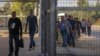Banyak pria Palestina yang bekerja di Israel tidak bisa pulang ke Gaza sejak perang Hamas-Israel dimulai (foto: dok). 
