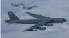 지난 2018년 9월 동중국해에서 미 공군 B-52H 전략폭격기와 일본 항공자위대 F-15 전투기가 연합 비행훈련을 하고 있다. 사진 = 미 공군.