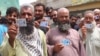 این دستور پاکستان نزدیک به ۹۰۰ هزار مهاجر افغان را که کارت‌های شهروندی افغانستان را دارند، متاثر خواهد ساخت.