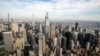 Gedung-gedung pencakar langit di kawasan Manhattan dilihat dari observatorium Empire State Building, New York City, Rabu, 12 Januari 2022. (AP/Ted Shaffrey)