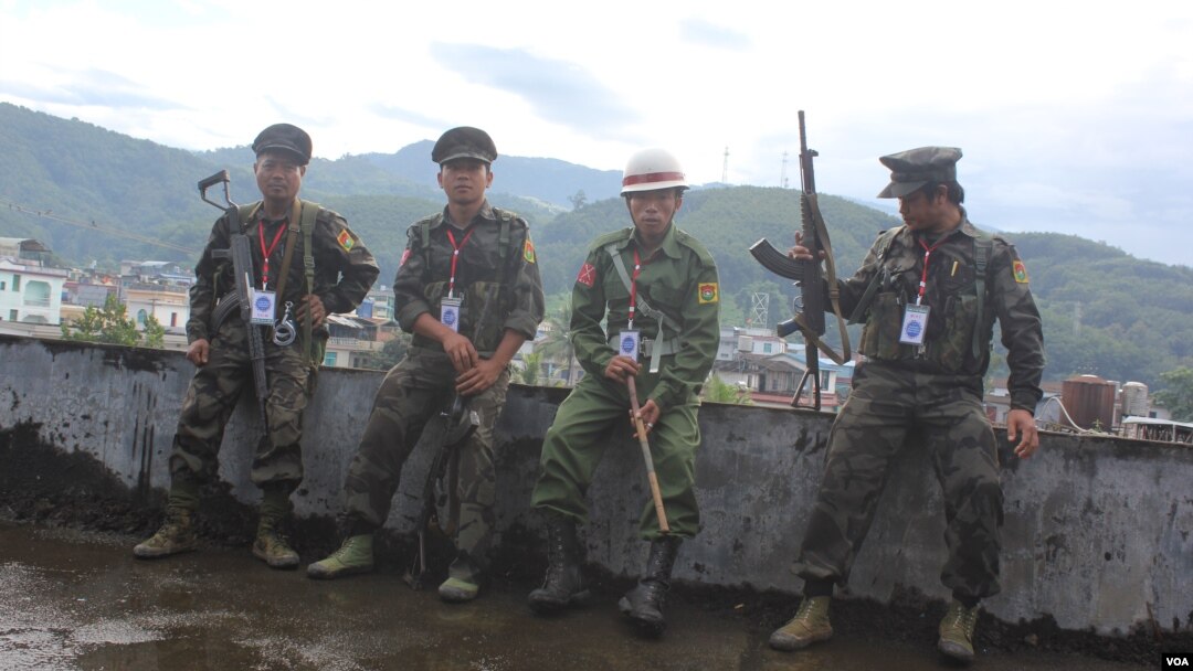 ကချင်လွတ်မြောက်ရေးတပ်မတော် KIA တပ်သားတချို့ကို လိုင်ဇာမြို့တနေရာမှာတွေ့ရစဉ် (၂၀၁၃ ခုနှစ်)