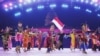 Perwakilan Indonesia di "World Culture Festival" berasal dari beragam latar belakang (Foto: VOA/Banny). 