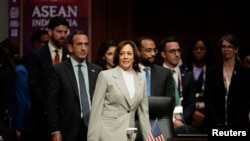 美国副总统卡马拉·哈里斯在雅加达举行的第43届东盟峰会期间出席第十一届美国-东盟峰会。(2023年9月6日)