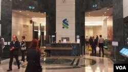 香港銀行業受經濟低迷及移民潮影響而難以留住人才(美國之音林淦峰 )