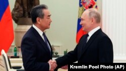 俄罗斯总统普京在克里姆林宫会晤到访的中共中央政治局委员、中央外事办公室主任王毅。（2023年2月22日）