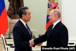 俄罗斯总统普京在克里姆林宫会晤到访的中共中央政治局委员、中央外事办公室主任王毅。（2023年2月22日）