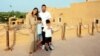 Pemain depan Argentina Lionel Messi, istrinya Antonela Roccuzzo dan anak-anak mereka di Riyadh. (Foto: Otoritas Pariwisata Saudi/AFP)