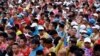 Marathoners in Beijing Go Maskless, Unfazed by Smog 