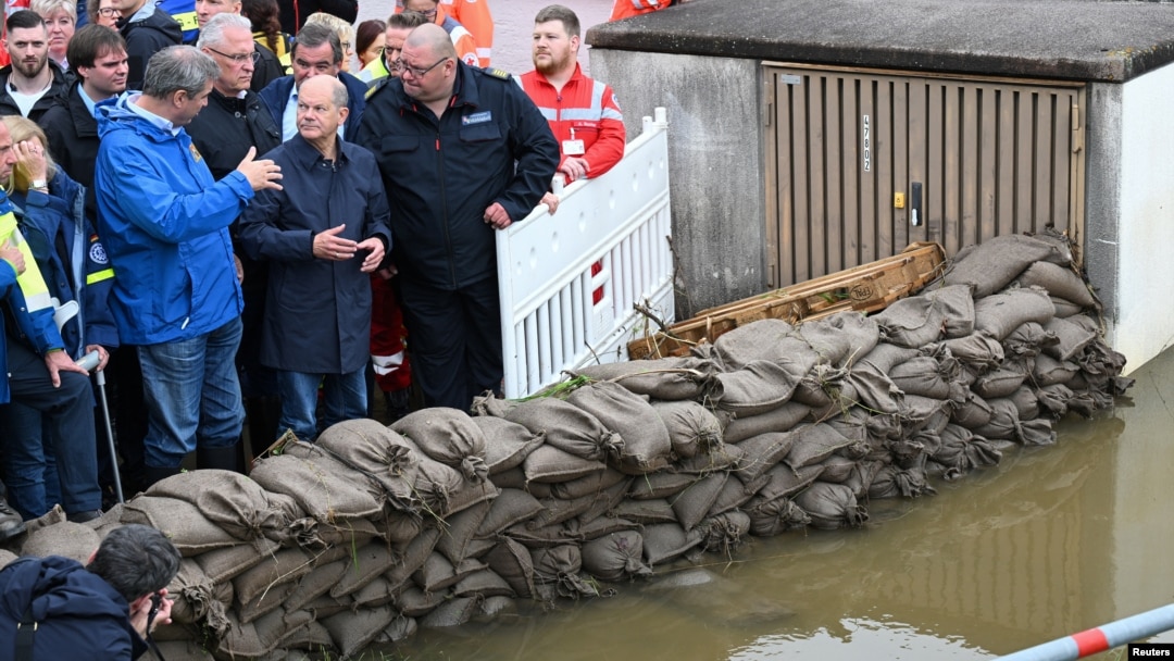 German Chancellor Olaf Scholz speaks to Bavaria State Prime Minister Markus Soeder as they visit Reichertshofen, in the aftermath of severe flooding, near Ingolstadt, Germany, June 3, 2024.
