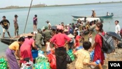 မိုခါ မုန်တိုင်းရှောင်ဖို့ ရက္ခိုင့်တပ်တော် AA က ရခိုင်ဒေသခံ‌တွေနဲ့ မွတ်ဆလင်တွေကို ဘေးလွတ်ရာ ရွေ့ပြောင်းပေးနေ။ VOA