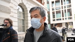 英國警方起訴三名男子，指他們違反當地《國家安全法》，星期一出庭應訊的其中一名被告，香港駐倫敦經濟貿易辦事處行政經理袁松彪 (Chung Biu Yuen)，又名Bill Yuen。（攝影：Galileo Cheng）