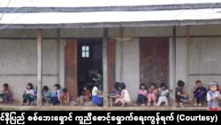 ကရင်နီပြည်မှာ စစ်ကြောင့် နေရပ်စွန့်ခွာတိမ်းရှောင်နေရသူများ (ဓာတ်ပုံ - ကရင်နီပြည် စစ်ဘေးရှောင် ကူညီစောင့်ရှောက်ရေးကွန်ရက်)