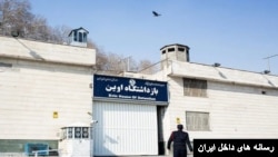 ابراهیم مددی و داوود رضوی، دو عضو زندانی هیات مدیره سندیکای کارگران شرکت واحد اتوبوسرانی تهران و حومه، پس از محکوم شدن در دادگاه انقلاب اسلامی در زندان اوین محبوس هستند.