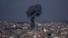 Asap mengepul akibat serangan udara Israel di Kota Gaza, Rabu, 10 Mei 2023. (Foto: AP)