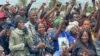 Militantes aderem à manifestação da Renamo pela "reposição da verdade eleitoral autárquica" em Maputo.