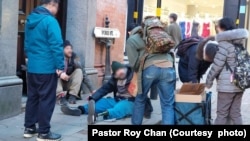 英倫好鄰舍教會在伯明翰市派發食物，關懷無家者需要。(圖片來源：英倫好鄰舍教會)