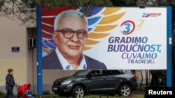 Bilbordi predsjedničkog kandidata i lidera Demokratskog fronta Andrije Mandića (REUTERS/Stevo Vasiljevic)