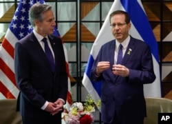 Američki državni sekretar Entoni Blinken sa izraelskim predsednikom Isakom Hercogom u Tel Avivu, 1. maja 2024.