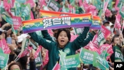 台灣民進黨支持者在台北集會支持民進黨總統候選人賴清德。（2023年12月3日）
