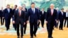 中国领导人习近平2024年3月27日在北京会见来访的美国商界学界领袖。