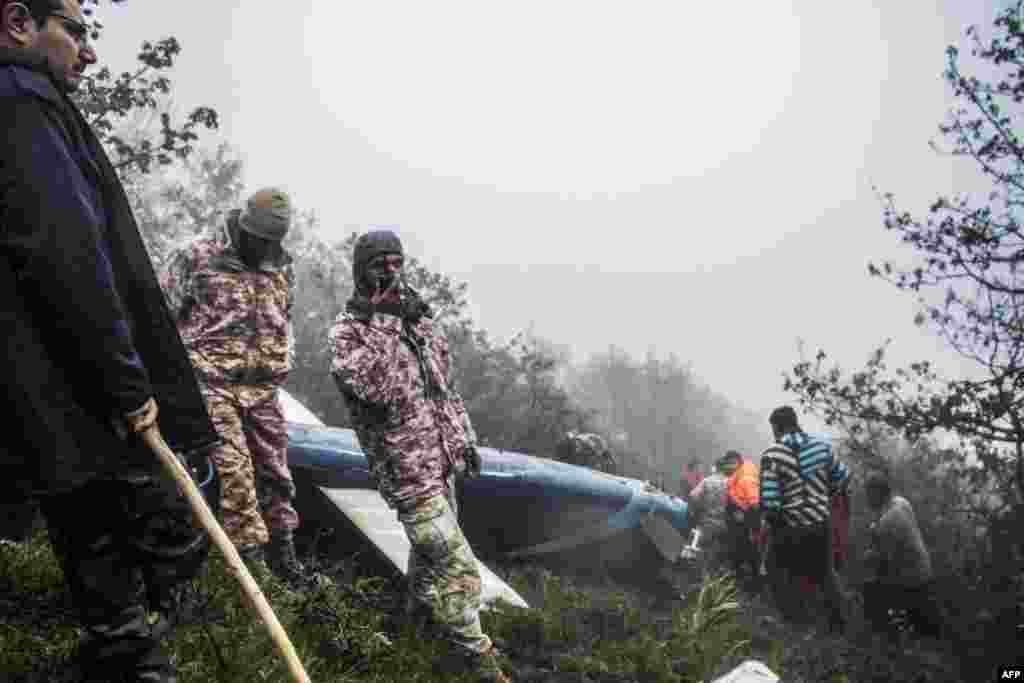 የኢራኑ ፕሬዚዳንት ኢብራሂም ራይሲ ትላንት እሁድ ኢራን ውስጥ በደረሰ የኤሊኮፕተር አደጋ ሕይወታቸው አልፏል በቫርዛጋን አካባቢ ከሚገኘው ተራራማ ሥፍራ የኤሊኮፕተሩ ስብርባሪ ይታያል፡፡