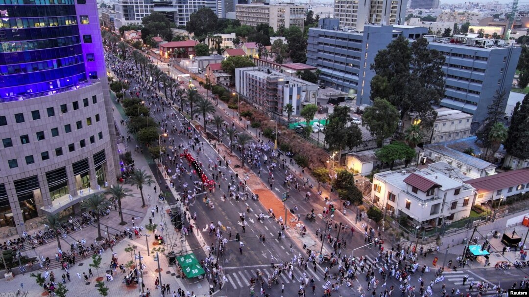 An aerial of a demonstration against Israeli Prime Minister Benjamin Netanyahu and his nationalist coalition government's judicial overhaul, in Tel Aviv, Israel May 27, 2023. 