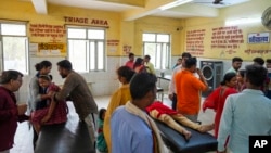 Ljudi koji su primljeni u bolnicu u Indiji zbog posledica vrućina. 20. jun 2023. 
