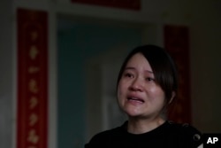 中國維權律師王全璋的妻子李文足在昌平住所談她們一家人最近遭受的騷擾。（2023年6月20日）