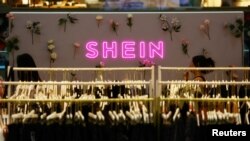 中國廉價服裝品牌希音（shein）在新加坡一家商場裡開設的商店。(2024年4月4日)