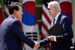 2023년 4월 26일 조 바이든 미국 대통령(오른쪽)과 윤석열 한국 대통령이 백악관 공동 기자회견에서 '워싱턴 선언'을 발표했다.
