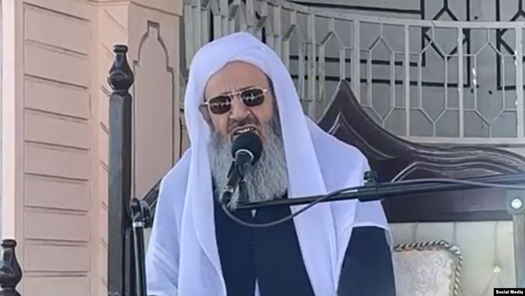 مولوی عبدالحمید، امام جمعه اهل سنت زاهدان. 