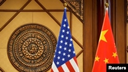 美國國家安全顧問沙利文即將訪問北京並會見中國外長王毅,中國稱將在會談中對台灣問題表達嚴重關切。圖為北京釣魚台國賓館為迎接美國國務卿布林肯的到訪豎立起美中國旗。(路透社:2024年4月26日)