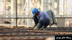 کارگران همچنان در انتظار تعیین تکلیف حداقل دستمزدها برای سال ۱۴۰۲ هستند.