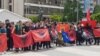 Miting Albanaca u Južnoj Mitrovici, u Zvečanu nastavak protesta i mirno