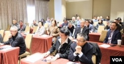 紀念胡耀邦趙紫陽基金會4月14-15日在紐約舉行 “紀念胡趙和八九民運35週年國際研討會” ，圖為參加現場會議的來賓 (美國之音/陳小平拍攝)