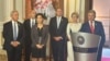 美國聯邦眾議院外交委員會主席麥考爾 （Michael McCau 右一）5月27日在台灣外交部舉行的記者會上講話。（美國之音特約記者楊安拍攝） 